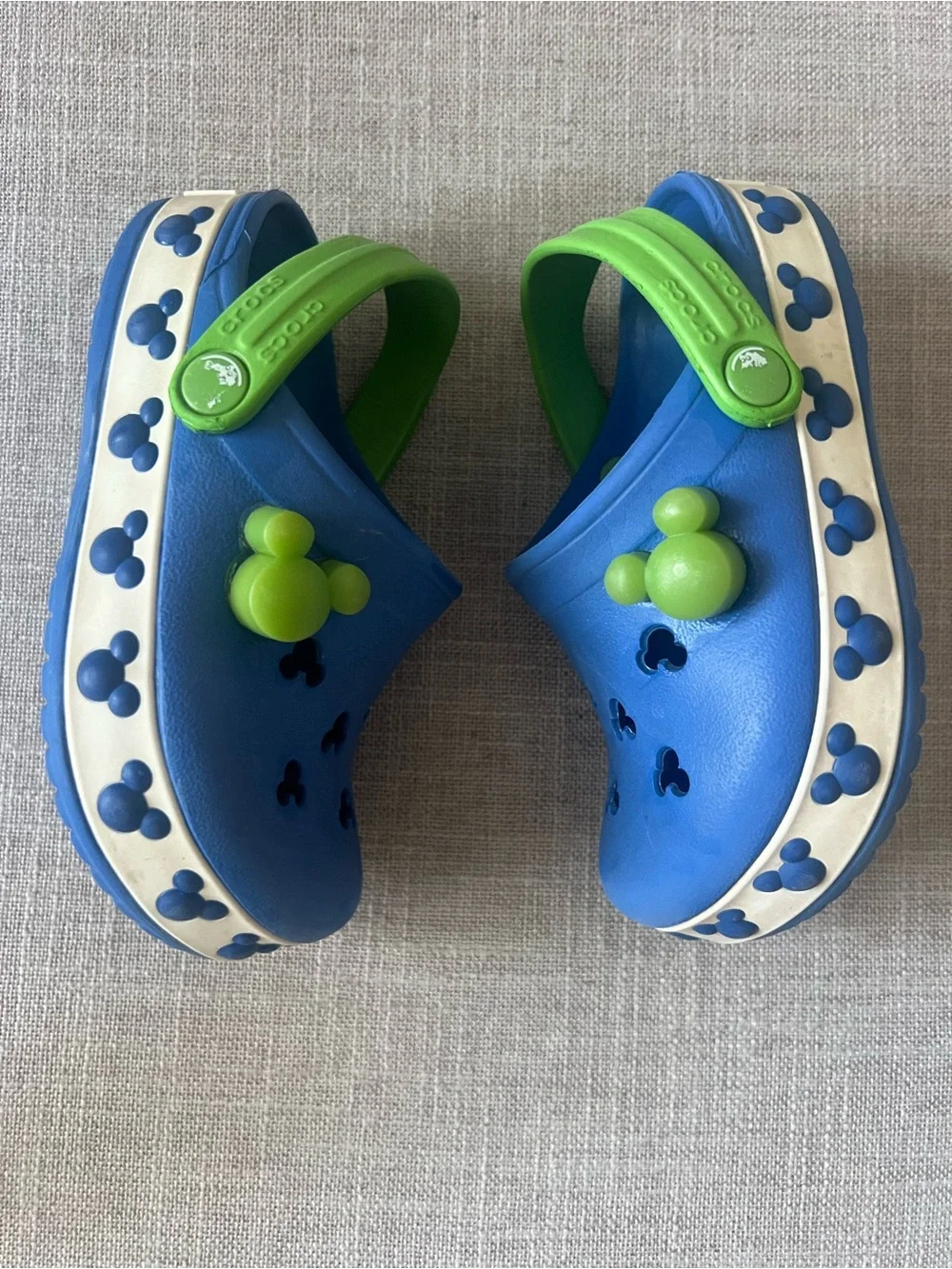 CROCS Disney Blue Clogs, kids/boys 8, casual playground school Mickey Mouse